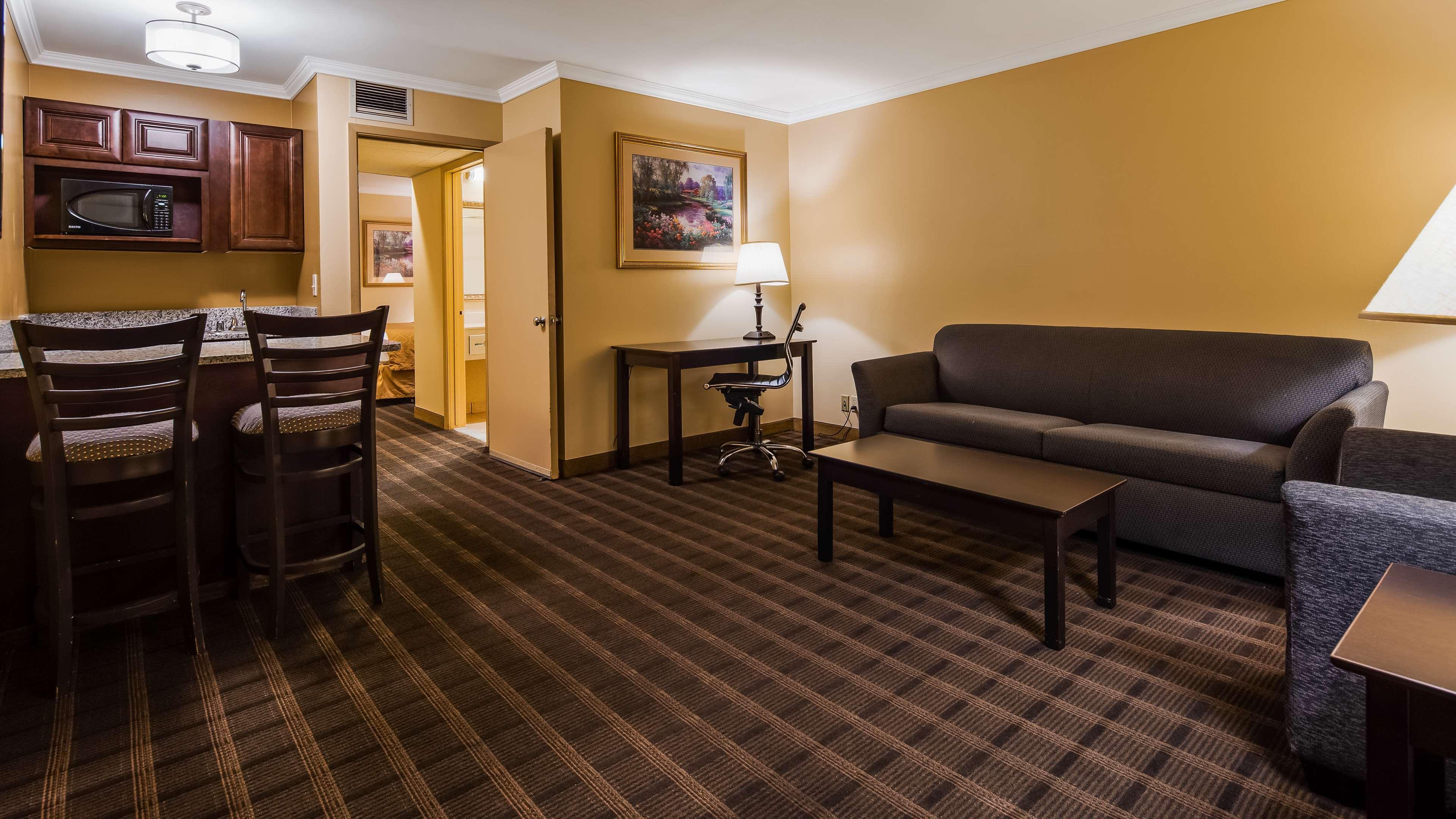Best Western Inn & Suites Онтэрио Экстерьер фото