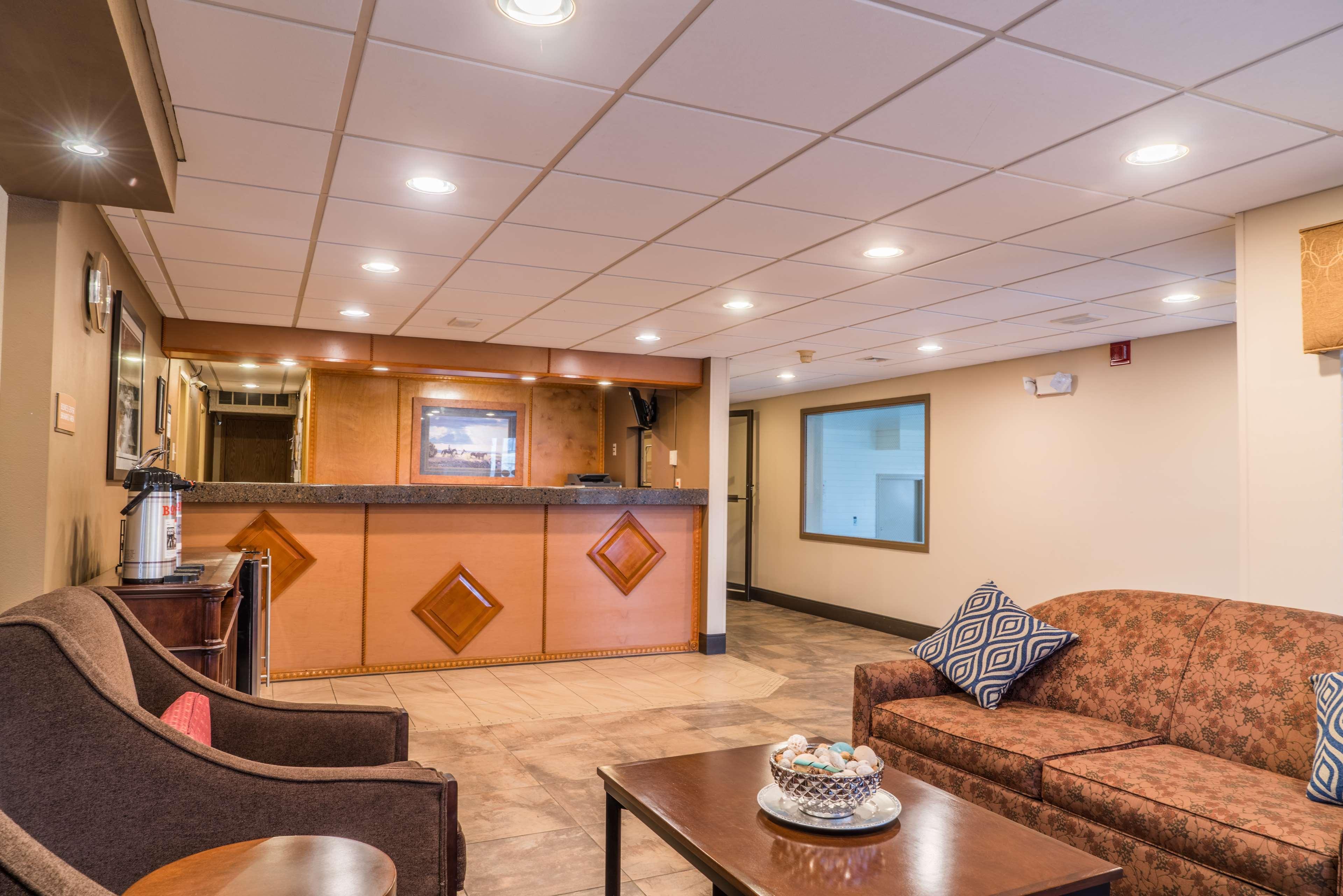 Best Western Inn & Suites Онтэрио Экстерьер фото