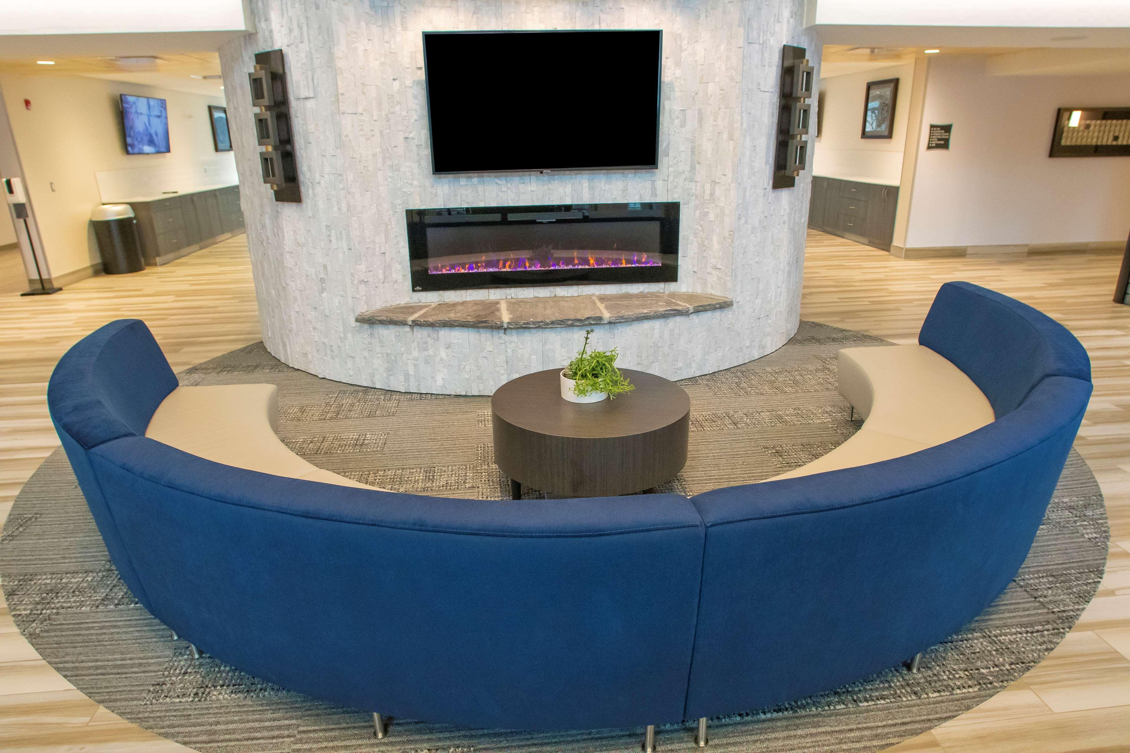 Best Western Inn & Suites Онтэрио Экстерьер фото