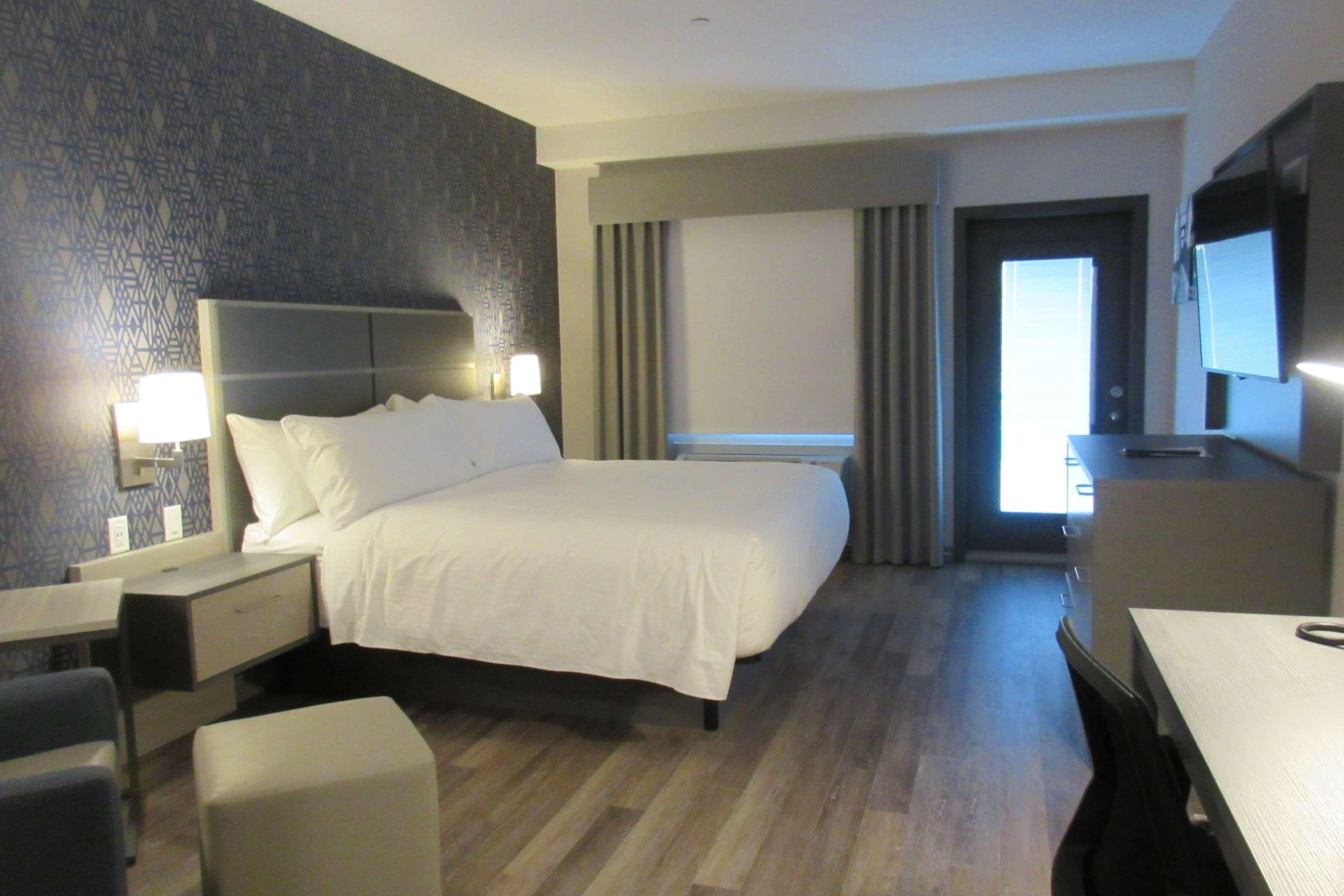 Best Western Inn & Suites Онтэрио Экстерьер фото