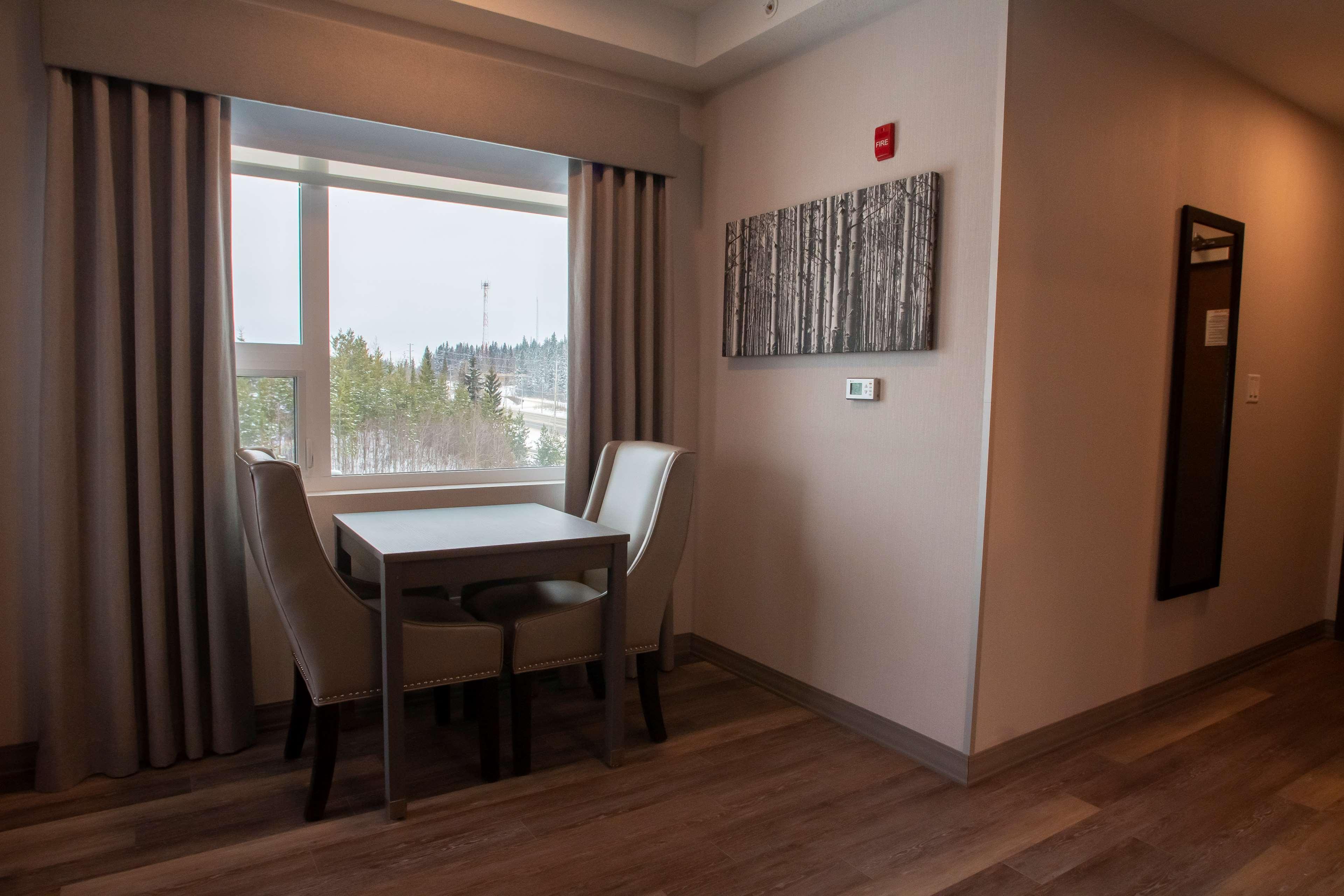 Best Western Inn & Suites Онтэрио Экстерьер фото
