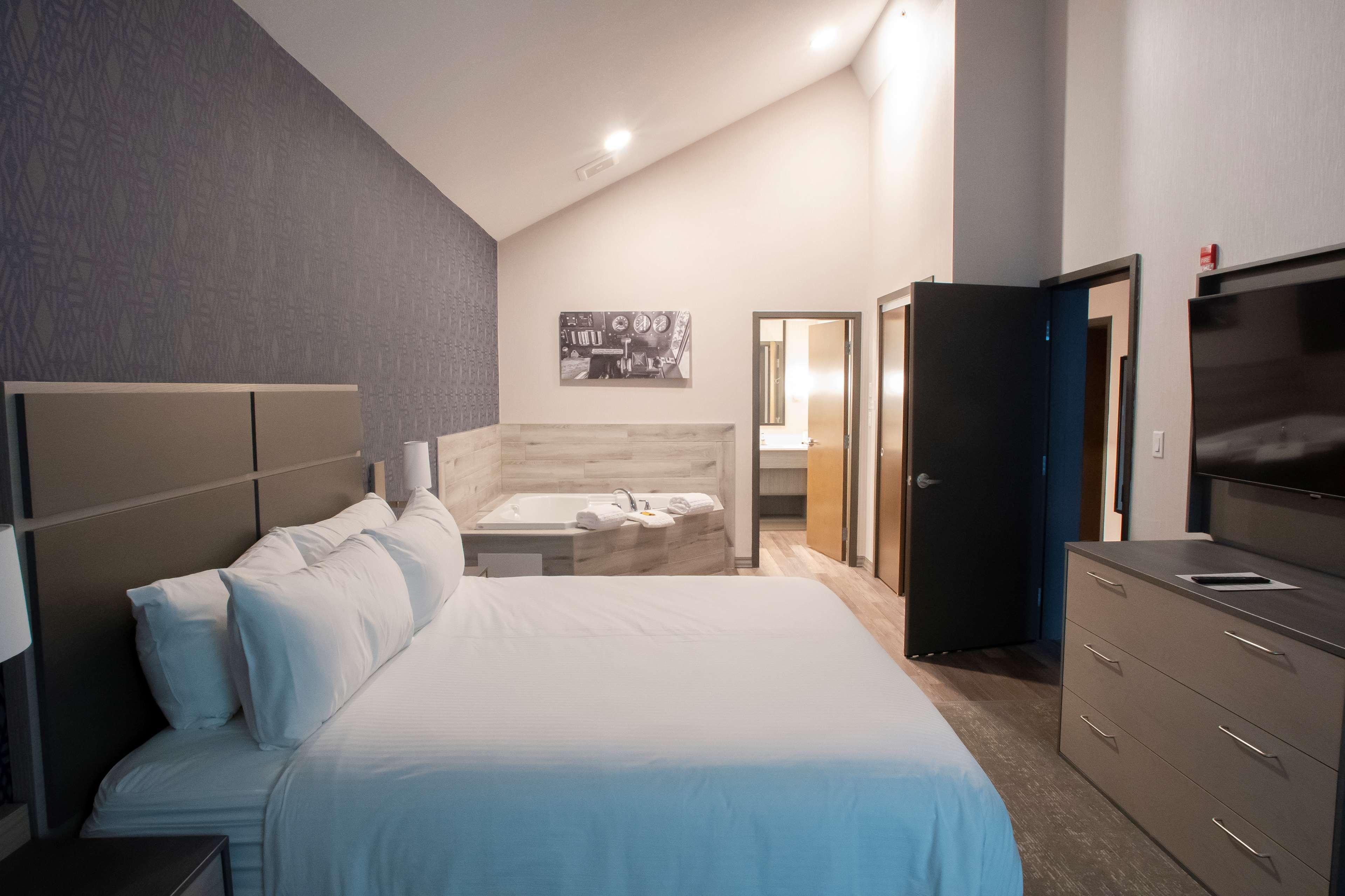 Best Western Inn & Suites Онтэрио Экстерьер фото